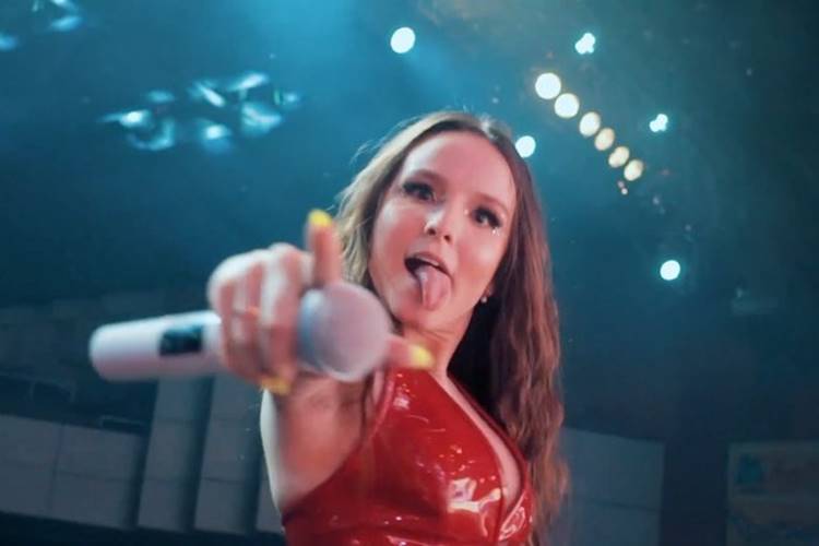 Larissa Manoela Surge Descabelada Na Web P S Show