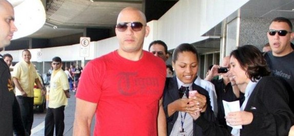 Vin Diesel brasileiro' deixa fãs alvoroçados em aeroporto do Rio