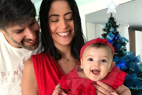 Carol Castro com a filha e o marido/Instagram