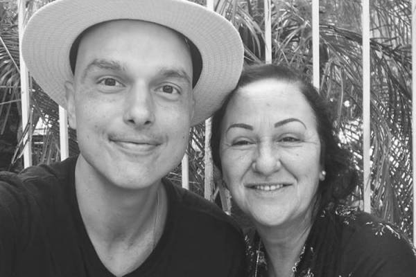 Leo Rosa com a mãe/Instagram