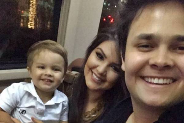 Matheus e Paula com o filho/Instagram