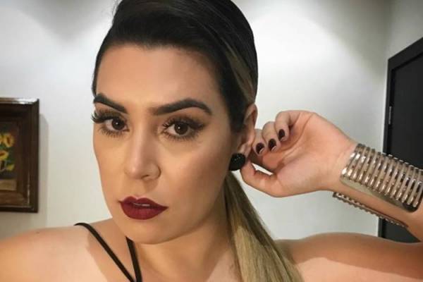 De biquíni Naiara Azevedo exibe boa forma após perder kg Área VIP