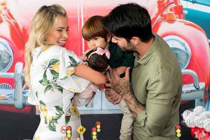 Adriana e Rodrigão com os filhos/Instagram