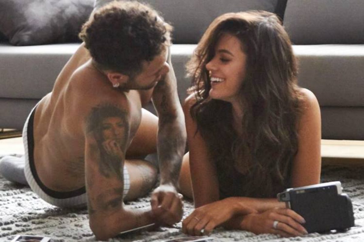 Bruna Marquezine e Neymar aparecem em clima quente em campanha - Confira! -  Área VIP