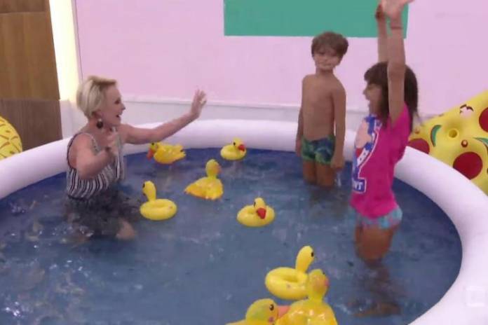 Ana Maria Braga Entra No Clima Do Hit Piscininha E Toma Banho De Piscina Ao Vivo No Mais Você 