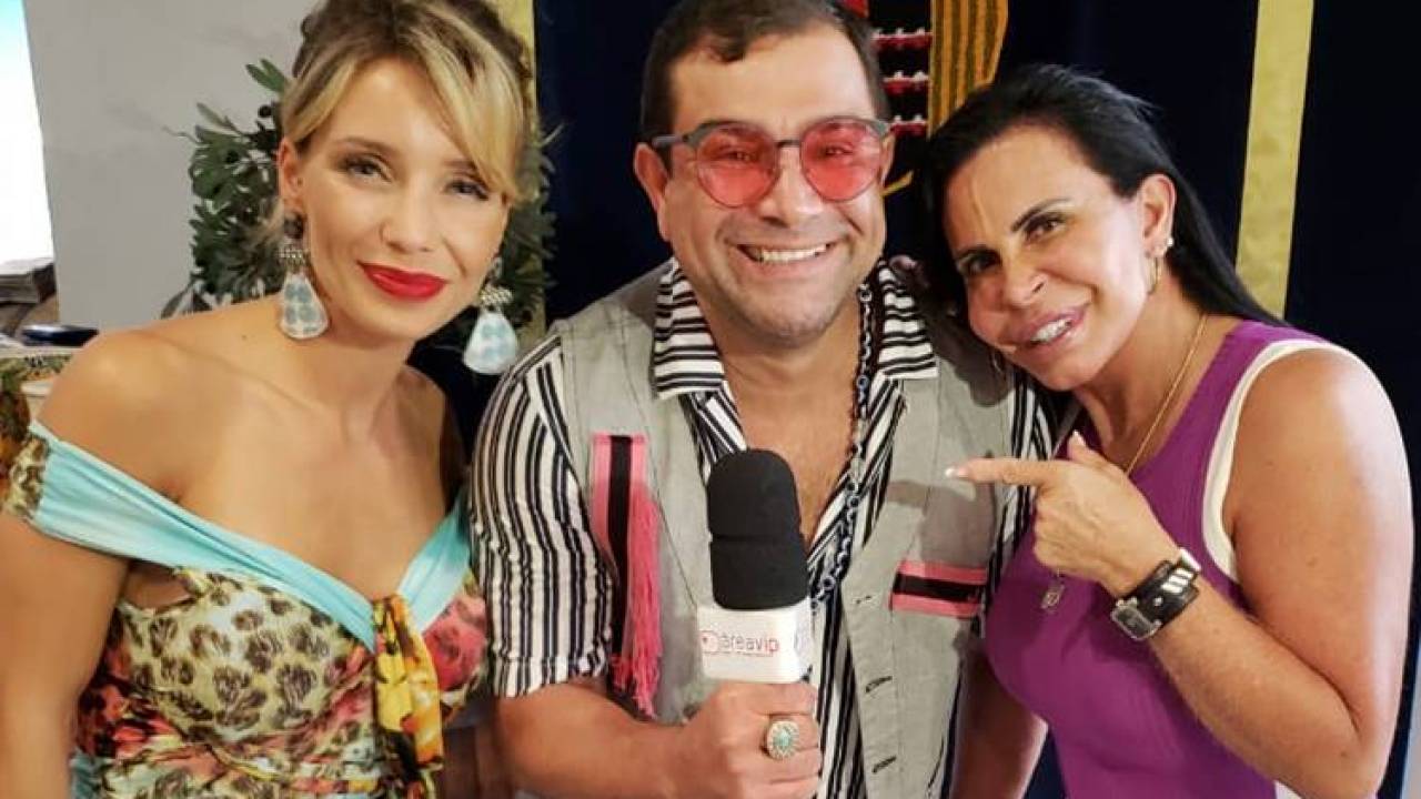 Gretchen E Luciana Abreu Conversam Com O Area Vip