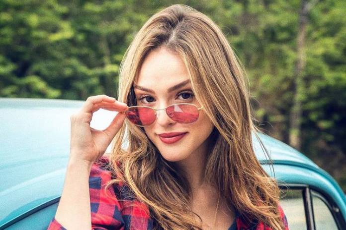 Isabelle Drummond Mostra Caracteriza O Para Reviver A Boneca Em Lia E