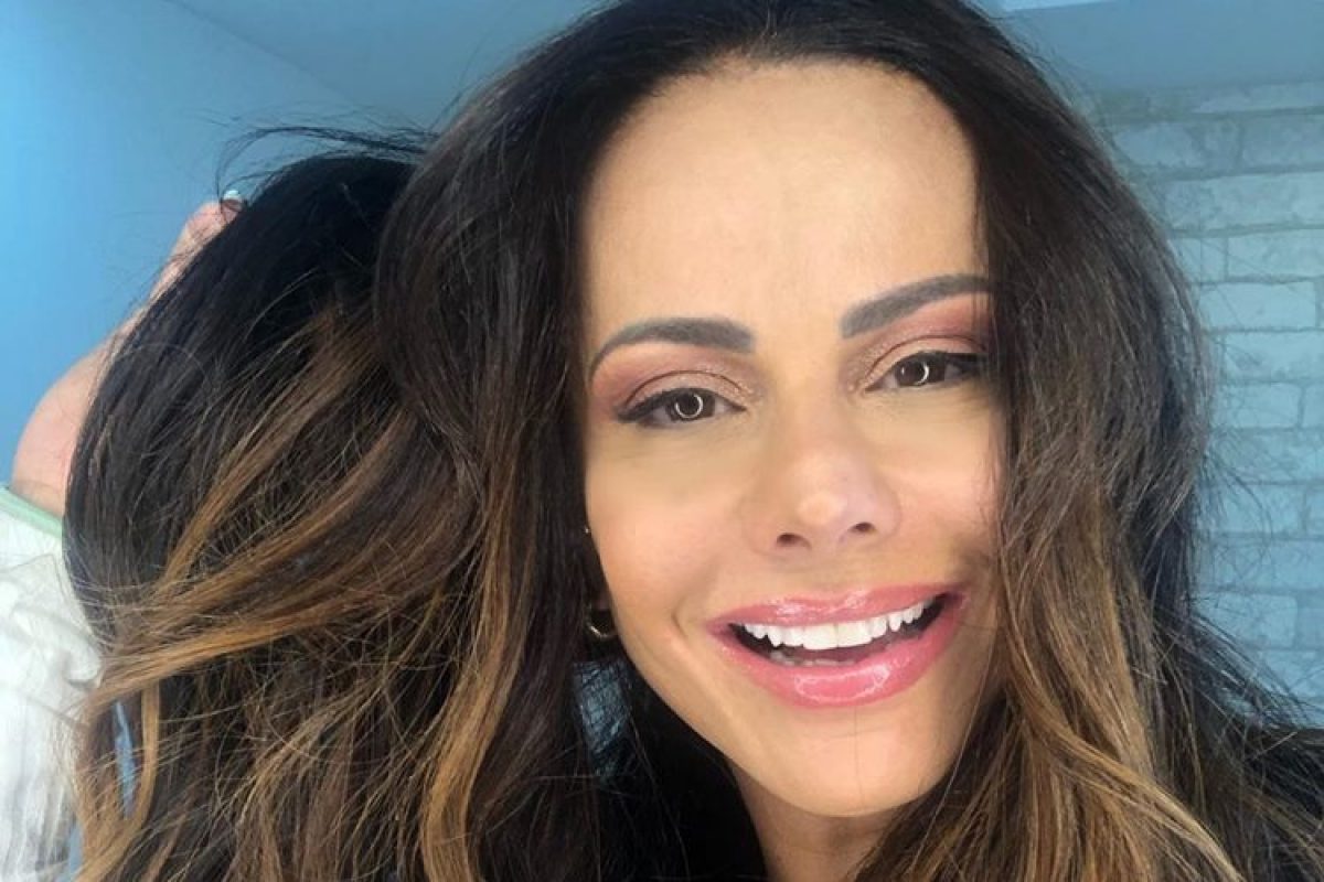 Viviane Araujo impressiona ao exibir o físico e manda recado; Veja! - Área  VIP