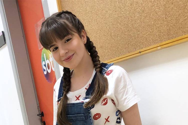 Aos 13 anos, Sophia Valverde está namorando ator de novela