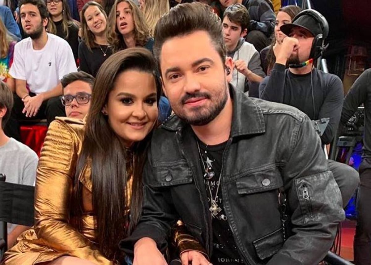 Sertanejo Fernando compartilha foto de momento íntimo com Maiara: 