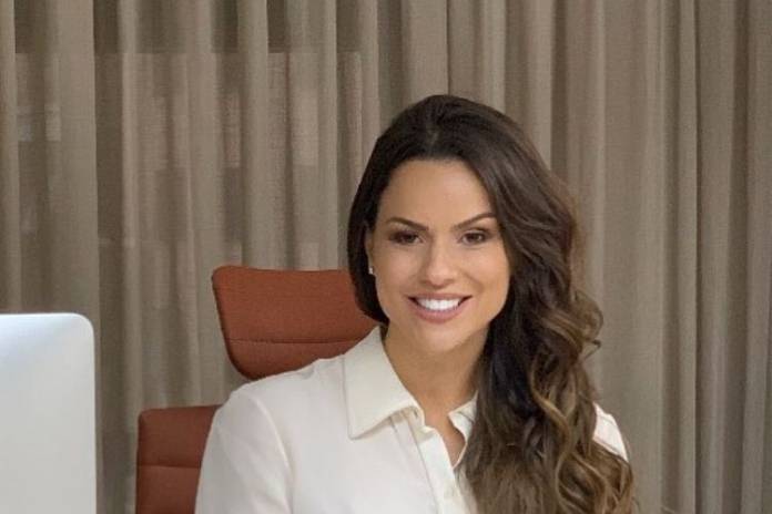 Ex Panicat Carol Dias Está Se Dando Bem Em Novo Trabalho E Já