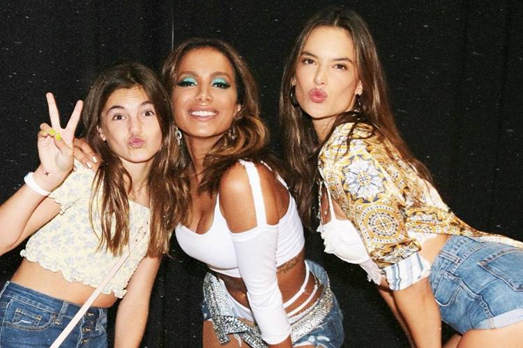 Ao Lado Da Filha, Alessandra Ambrósio Curte Show De Anitta - Área VIP