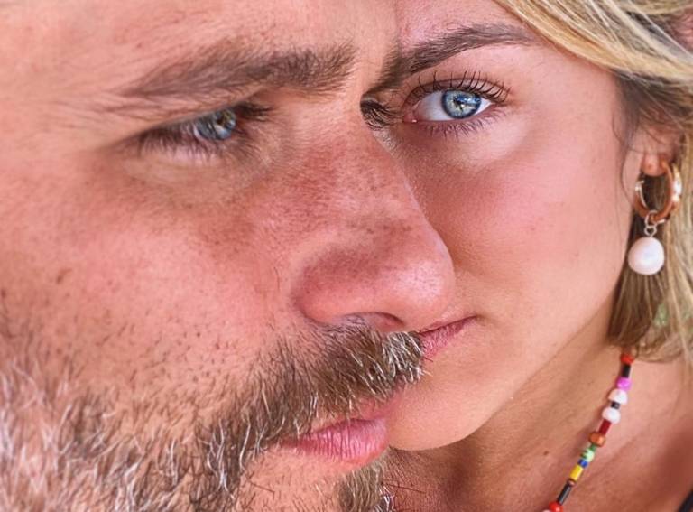 Bruno Gagliasso mostra barriguinha de Giovanna Ewbank