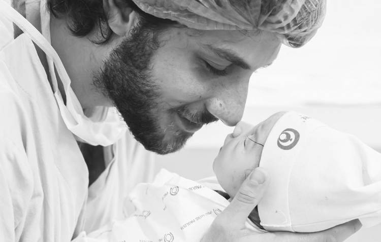 Chay Suede e filha