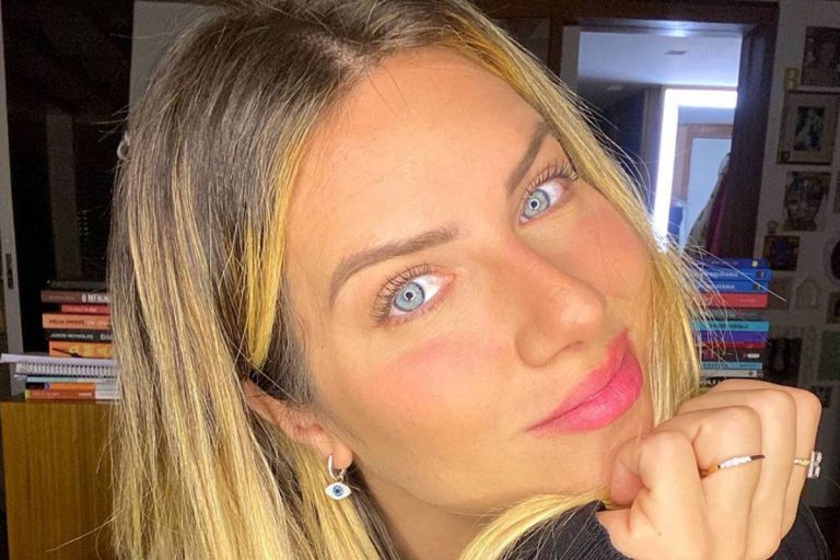 Giovanna Ewbank mostra o bebê se mexendo na barriga