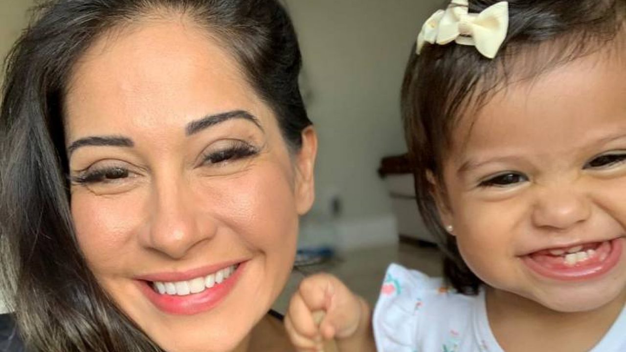 Após separação, Mayra Cardi posta foto com a filha e faz reflexão