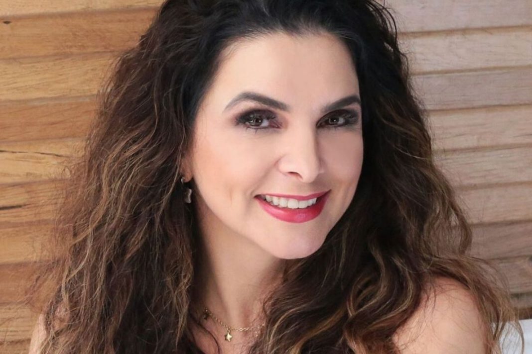 Luiza Ambiel Faz Revelação Sobre Famosos Me Mandam Cantadas Área Vip 8468