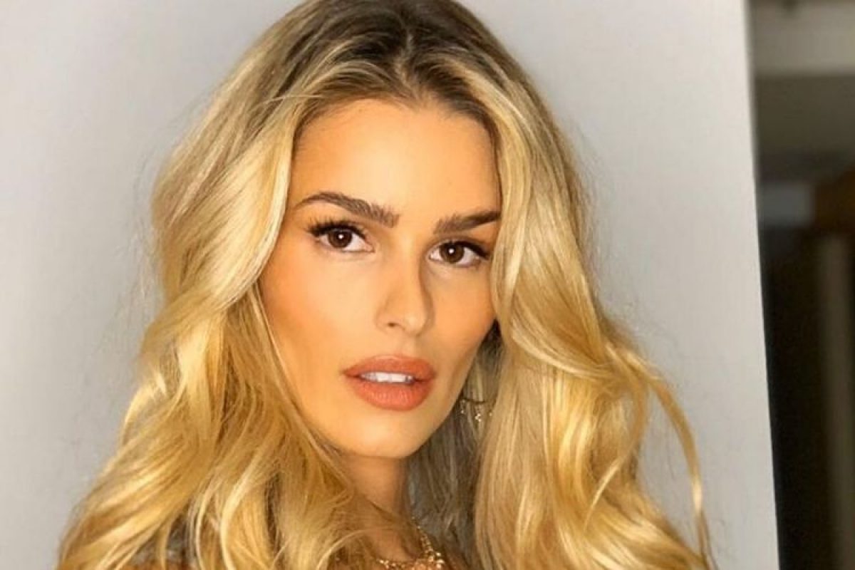 Yasmin Brunet divulga preço das fotos do seu pé: “100 mil” - Área VIP