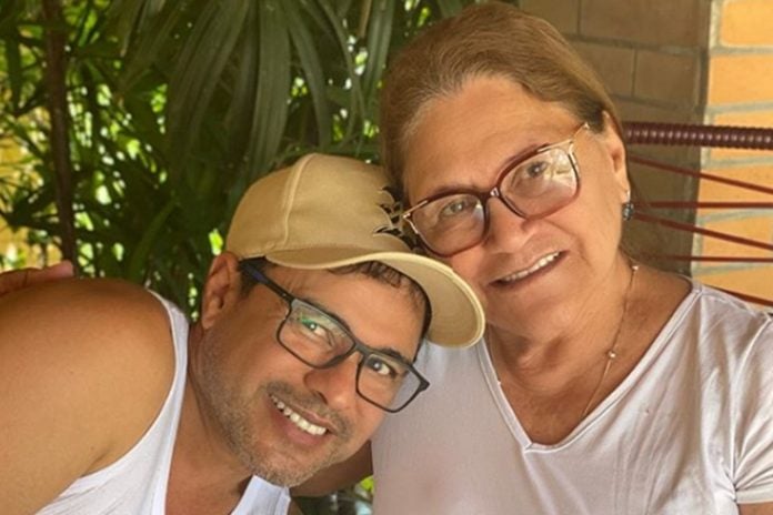 Sertanejo Zezé Di Camargo e sua mãe dona Helena Camargo foto reprodução Instagram