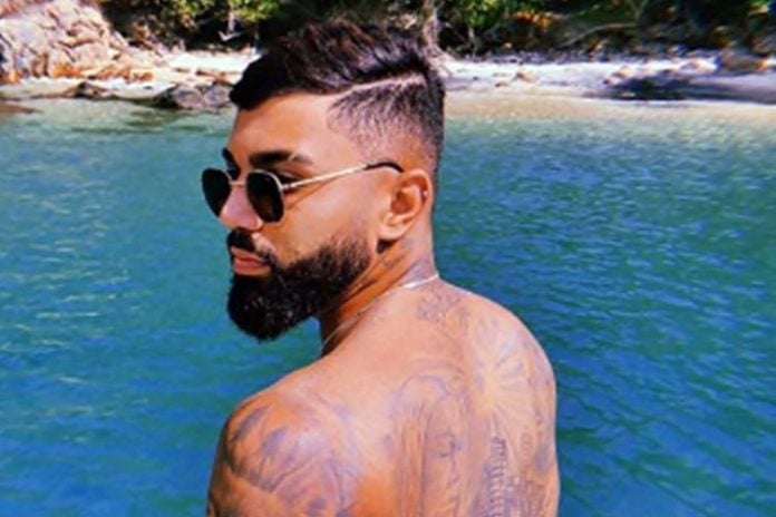 Lesionado, Gabigol vai à balada no Rio e ignora fãs - Foto: Reprodução/Instagram@gabigol