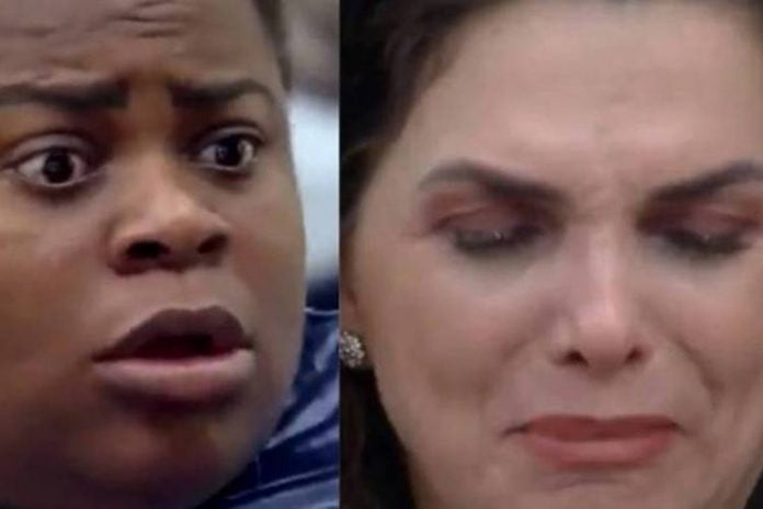 A Fazenda 12: Jojo Todynho dispara para Luiza Ambiel ''você foi idiota'' - Foto: Reprodução/RecordTV