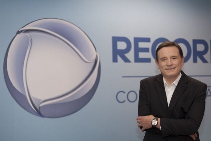 Roberto Cabrino em sua nova casa, a Record TV - Imagem: Record TV (Assessoria)