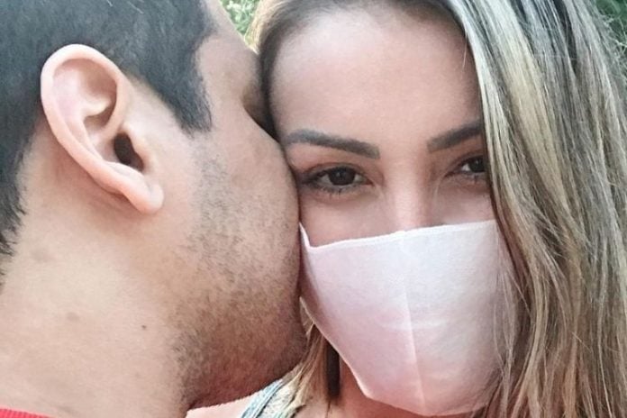 Andressa Urach e o namorado - Reprodução: Instagram