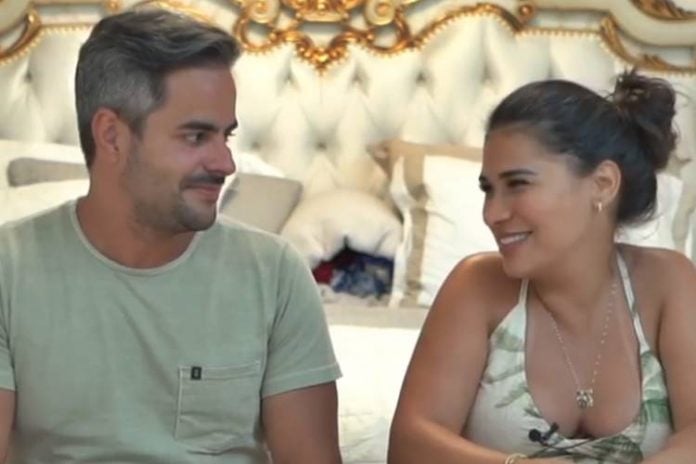 Em menos de dois meses, Simone e o marido se conheceram, namoraram e casaram - Foto: Reprodução/YouTube