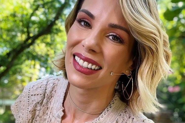 Ana Furtado relembra período que passou por quimioterapia ao apoiar fã: ''Coragem e fé'' - Foto: Reprodução/Instagram