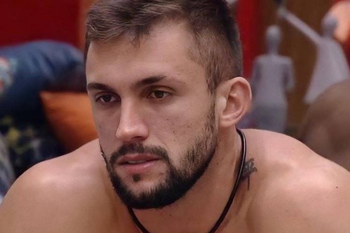 BBB 21: Revoltado com possibilidade de ir ao Paredão, Arthur tem fala agressiva e revela desejo de ''matar alguém de pancada'' - Foto: Reprodução/ Rede Globo