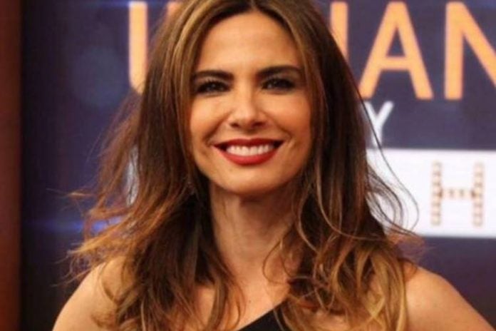 Em clima de incertezas com a RedeTV, Luciana Gimenez grava na Globo - Foto: Reprodução/ RedeTV