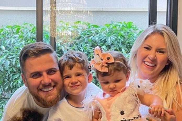 Zé Neto e família comemorando 10 meses da caçula foto Instagram