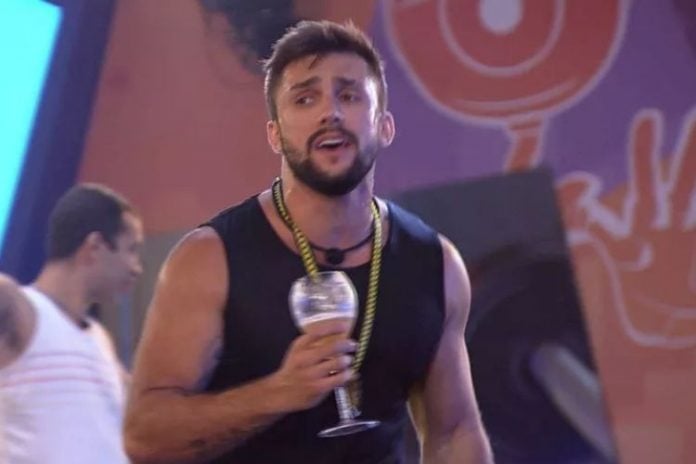 Arthur em sua festa - Reprodução: Gshow