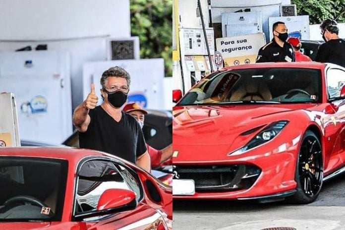 Boninho exibe Ferrari em posto de gasolina; confira fotos! - Foto: Fabricio Silva/Agnews