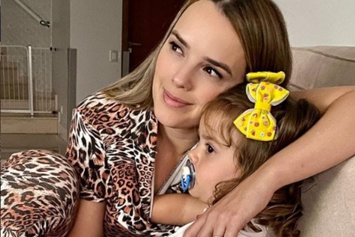 Thaeme Marioto e filha Liz foto reprodução Instagram