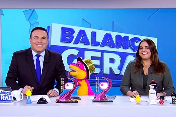 Gottino, Fabiola e equipe recebem ao vivo Prêmio Área VIP no Balanço Geral