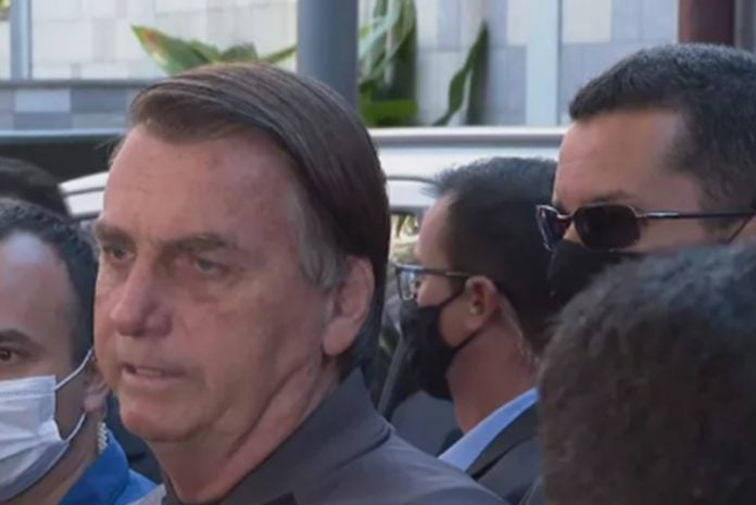 Presidente Jair Bolsonaro deixa hospital em que estava internado foto reprodução Rede Globo