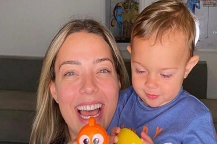 Carol Dantas e filho caçula Valentin reprodução Instagram