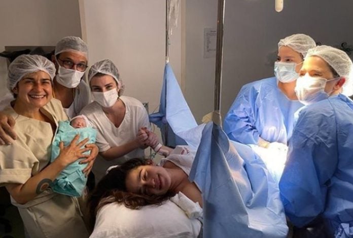 Atriz Nanda Costa e quipe médica - Instagram