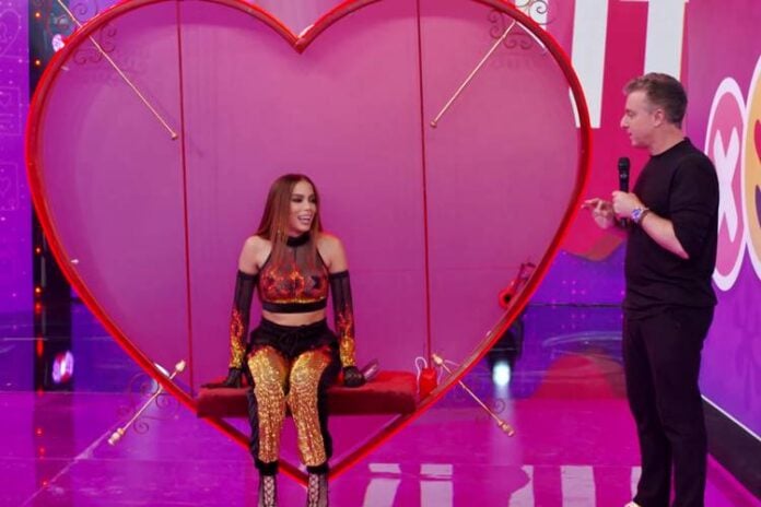 Anitta e Luciano Huck (TV Globo)