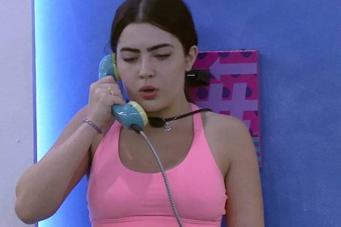 BBB22 - Jade atende o Big Fone (Reprodução/TV Globo)