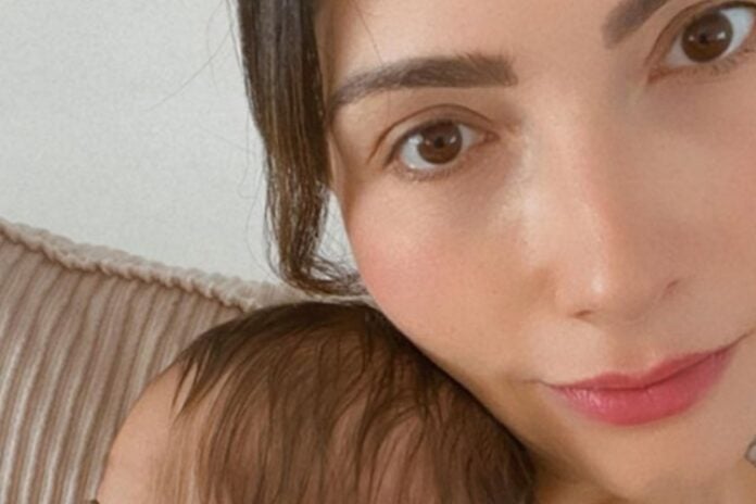 Aline Padua e a filha Olivia reprodução Instagram