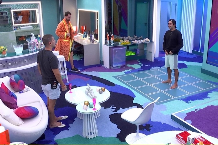 Arthur Aguiar e Pedro Scooby batem boca no BBB22