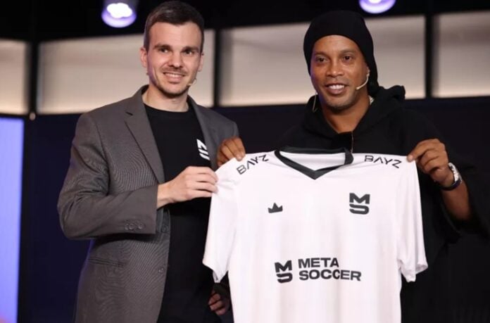 Ronaldinho é novo parceiro do MetaSoccer — Foto: Divulgação/BAYZ