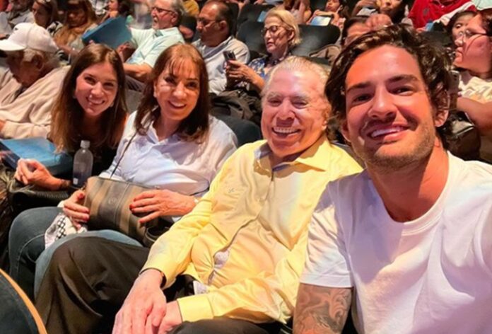 Silvio Santos com a família em Orlando