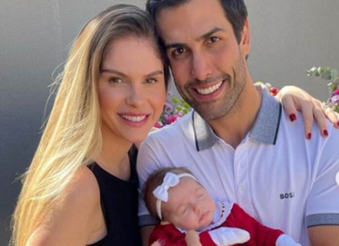 Barbara Evans e o marido e a filha - Instagram