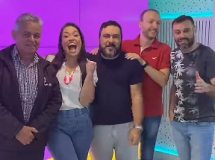 Turma do Ratinho celebra indicação ao Prêmio Área Vip (Foto: Reprodução/Instagram)