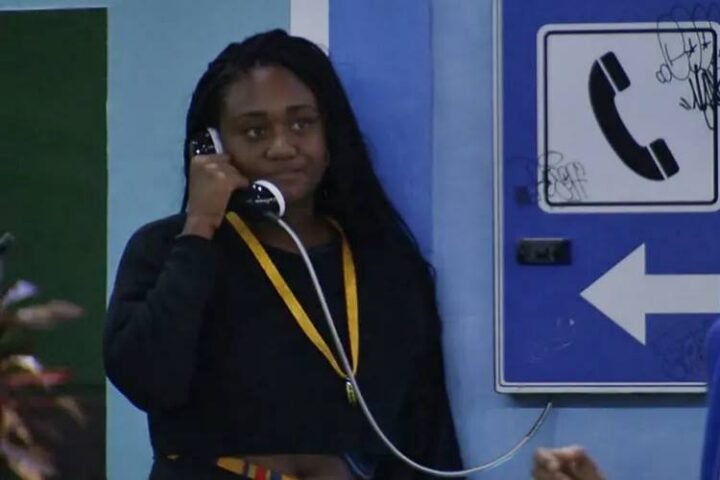 BBB23 - Sarah Aline atende o Big Fone (Reprodução/TV Globo)