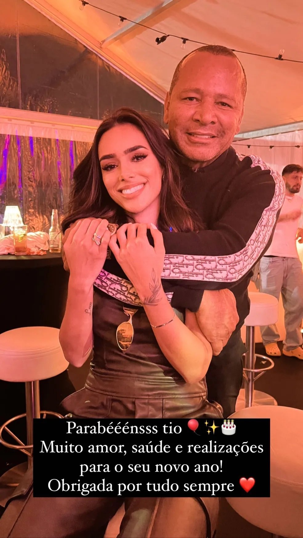 Bruna é Flagrada Agarradinha Nos Braços Do Pai De Neymar: 'Muito Amor ...