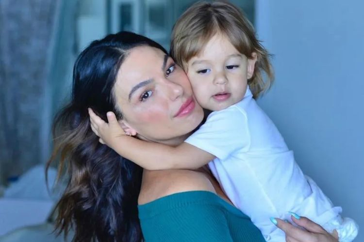 Isis Valverde Compartilha Foto Do Filho E Encanta Fãs: 'Coisa Linda'